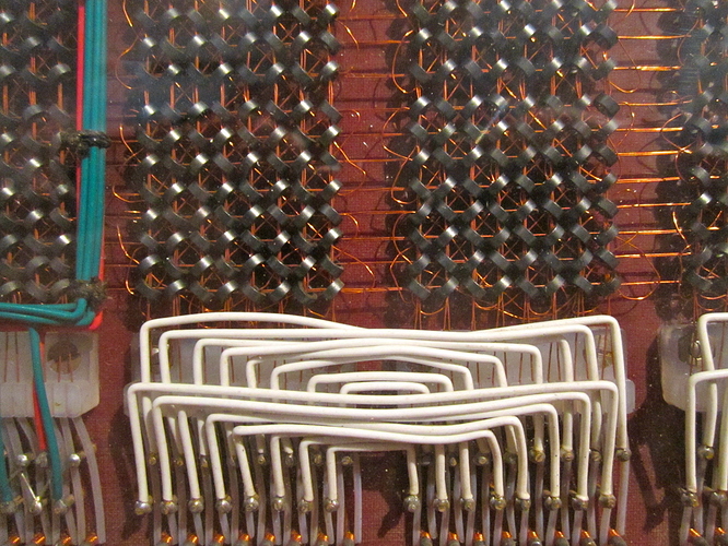 Detail_of_a_1Kb_ferrite_core_RAM-module_of_an_1960s_Electrologica_X1_computer